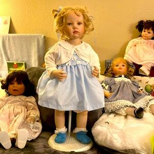 LITTLE GIRL ON STAND WITH SIGNITURE IMPRINTED ON NECK and #194 OF 750